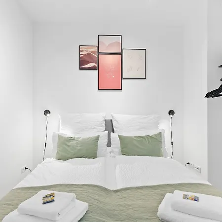 Whonap - Pink Lion I Parkplatz I Zentral I Terrasse I Kueche I Business Apartment *
