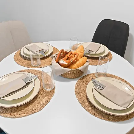 Whonap - Pink Lion I Parkplatz I Zentral I Terrasse I Kueche I Business Apartment *